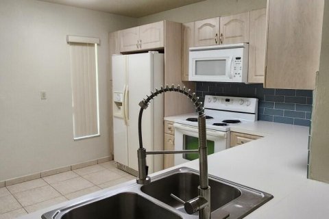 Condo in Miami, Florida, 2 bedrooms № 2081512 - photo 6