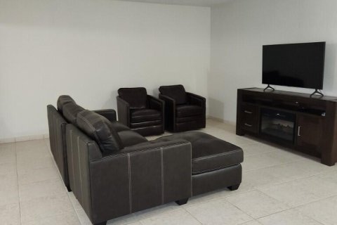 Condo in Miami, Florida, 2 bedrooms № 2081512 - photo 8