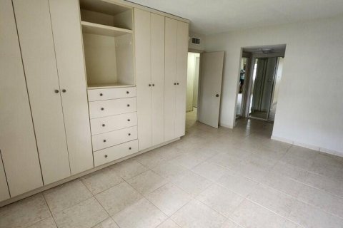 Condo in Miami, Florida, 2 bedrooms № 2081512 - photo 12