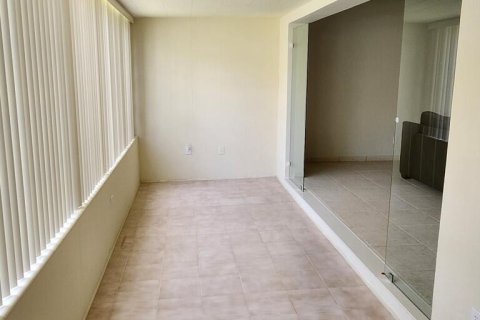 Condo in Miami, Florida, 2 bedrooms № 2081512 - photo 9