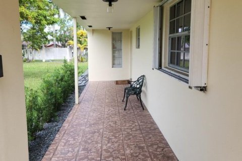 Condo in Miami, Florida, 2 bedrooms № 2081512 - photo 3