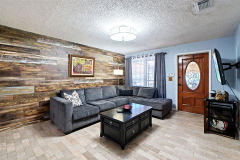 Casa en venta en Hollywood, Florida, 3 dormitorios, 121.24 m2 № 1872377 - foto 2