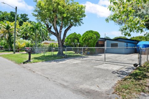 Casa en venta en Hollywood, Florida, 3 dormitorios, 121.24 m2 № 1872377 - foto 3