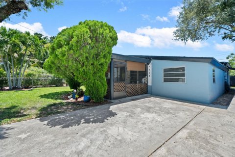 Casa en venta en Hollywood, Florida, 3 dormitorios, 121.24 m2 № 1872377 - foto 11
