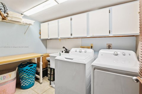 Casa en venta en Hollywood, Florida, 3 dormitorios, 121.24 m2 № 1872377 - foto 24