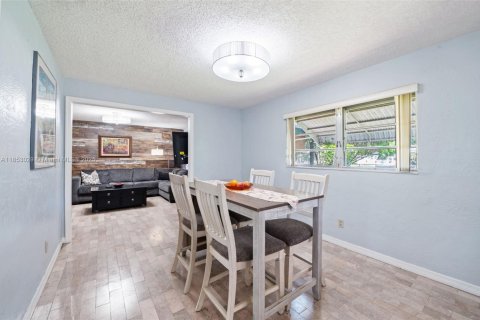 Casa en venta en Hollywood, Florida, 3 dormitorios, 121.24 m2 № 1872377 - foto 14