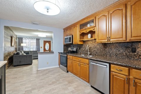 Casa en venta en Hollywood, Florida, 3 dormitorios, 121.24 m2 № 1872377 - foto 16