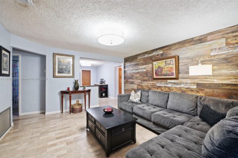 Casa en venta en Hollywood, Florida, 3 dormitorios, 121.24 m2 № 1872377 - foto 13