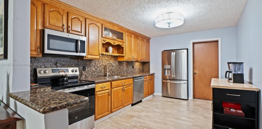Casa en Hollywood, Florida 3 dormitorios, 121.24 m2 № 1872377