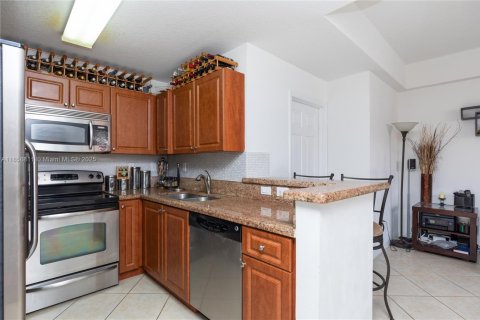 Condo in Pembroke Pines, Florida, 3 bedrooms  № 1887825 - photo 9