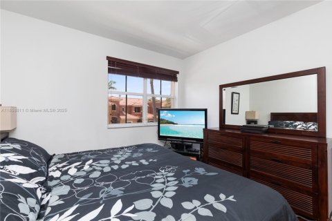 Condo in Pembroke Pines, Florida, 3 bedrooms  № 1887825 - photo 22