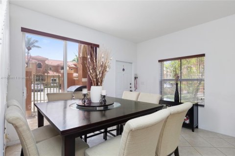 Condo in Pembroke Pines, Florida, 3 bedrooms  № 1887825 - photo 5
