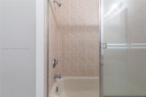 Condo in Pembroke Pines, Florida, 3 bedrooms  № 1887825 - photo 27