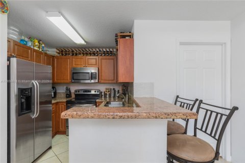 Condo in Pembroke Pines, Florida, 3 bedrooms  № 1887825 - photo 14