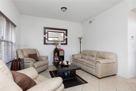 Condo in Pembroke Pines, Florida, 3 bedrooms  № 1887825 - photo 7