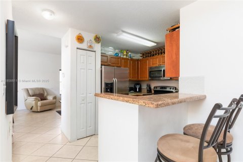 Condo in Pembroke Pines, Florida, 3 bedrooms  № 1887825 - photo 10