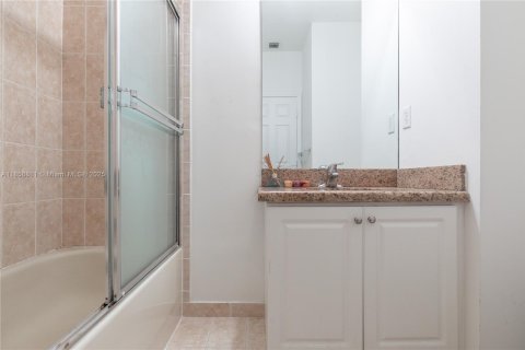 Condo in Pembroke Pines, Florida, 3 bedrooms  № 1887825 - photo 26
