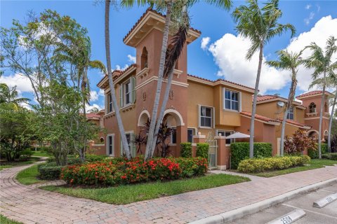 Condo in Pembroke Pines, Florida, 3 bedrooms  № 1887825 - photo 1