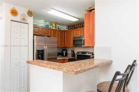 Condo in Pembroke Pines, Florida, 3 bedrooms  № 1887825 - photo 11