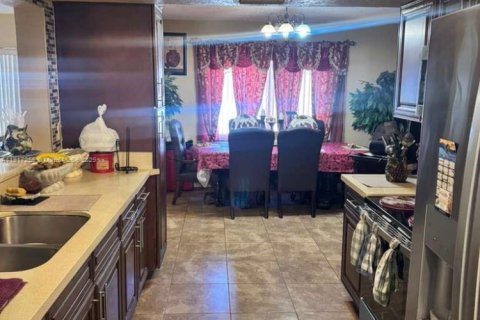 Купить виллу или дом в Маргит, Флорида 3 спальни, 161.46м2, № 1972283 - фото 5