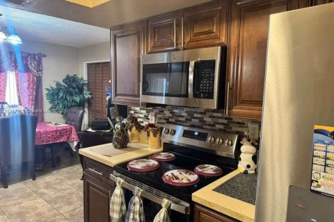 Купить виллу или дом в Маргит, Флорида 3 спальни, 161.46м2, № 1972283 - фото 6