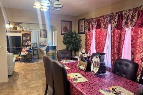 Купить виллу или дом в Маргит, Флорида 3 спальни, 161.46м2, № 1972283 - фото 7