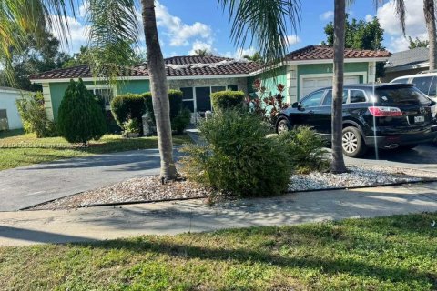 Купить виллу или дом в Маргит, Флорида 3 спальни, 161.46м2, № 1972283 - фото 2