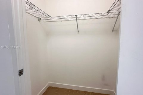 Condo in Miami, Florida, 1 bedroom № 2052264 - photo 13