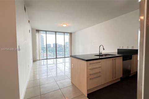 Condo in Miami, Florida, 1 bedroom № 2052264 - photo 2