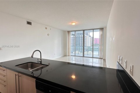 Condo in Miami, Florida, 1 bedroom № 2052264 - photo 4
