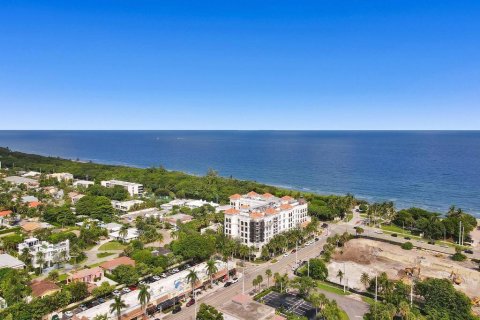 House in Boca Raton, Florida 4 bedrooms, 240.99 sq.m. № 1026592 - photo 1