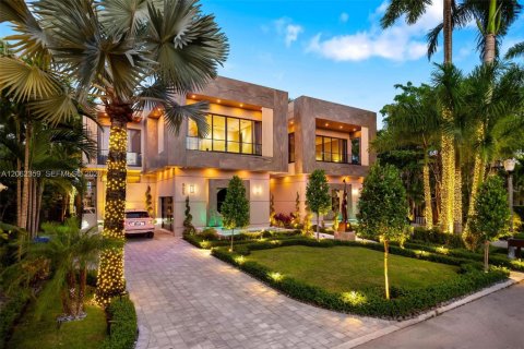 House in Miami, Florida 7 bedrooms, 798.96 sq.m. № 2339841