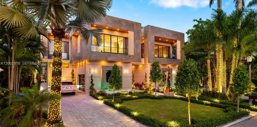 Casa en Miami, Florida 7 dormitorios, 798.96 m2 № 2339841