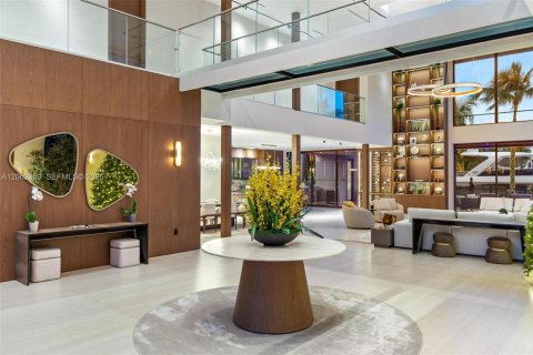 Casa en venta en Miami, Florida, 7 dormitorios, 798.96 m2 № 2339841 - foto 9