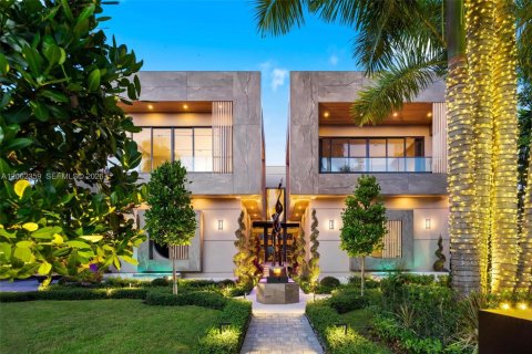 Casa en venta en Miami, Florida, 7 dormitorios, 798.96 m2 № 2339841 - foto 2