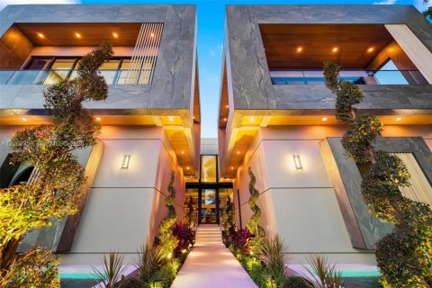Casa en venta en Miami, Florida, 7 dormitorios, 798.96 m2 № 2339841 - foto 3