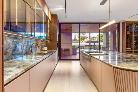 Casa en venta en Miami, Florida, 7 dormitorios, 798.96 m2 № 2339841 - foto 16