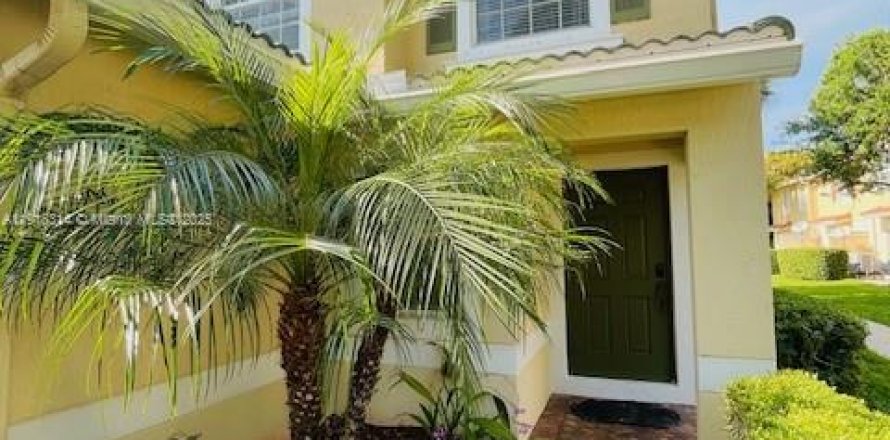 Townhouse in Boca Raton, Florida 3 bedrooms, 134.24 sq.m. № 1973058