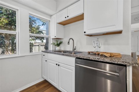 Villa ou maison à louer à Saint Petersburg, Floride: 2 chambres, 77.11 m2 № 2437384 - photo 8