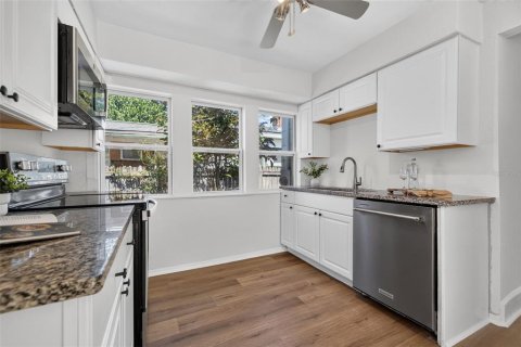 Villa ou maison à louer à Saint Petersburg, Floride: 2 chambres, 77.11 m2 № 2437384 - photo 7