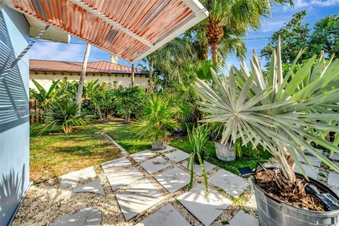 Villa ou maison à vendre à Pompano Beach, Floride: 2 chambres, 77.29 m2 № 1996868 - photo 21