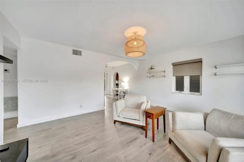 Villa ou maison à vendre à Pompano Beach, Floride: 2 chambres, 77.29 m2 № 1996868 - photo 9