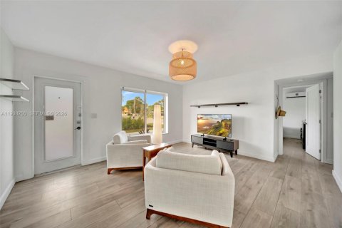 Villa ou maison à vendre à Pompano Beach, Floride: 2 chambres, 77.29 m2 № 1996868 - photo 7