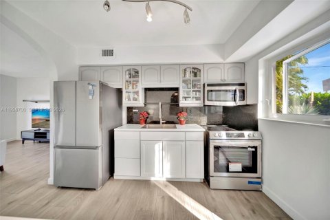 Villa ou maison à vendre à Pompano Beach, Floride: 2 chambres, 77.29 m2 № 1996868 - photo 10