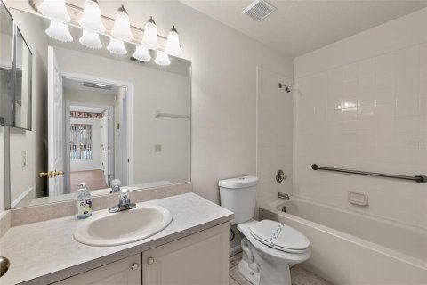 House in Winter Haven, Florida 3 bedrooms, 156.54 sq.m. № 2221459 - photo 9