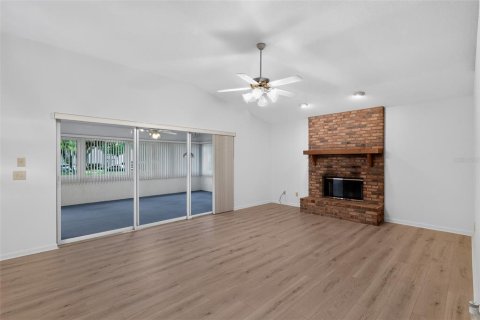 House in Winter Haven, Florida 3 bedrooms, 156.54 sq.m. № 2221459 - photo 4