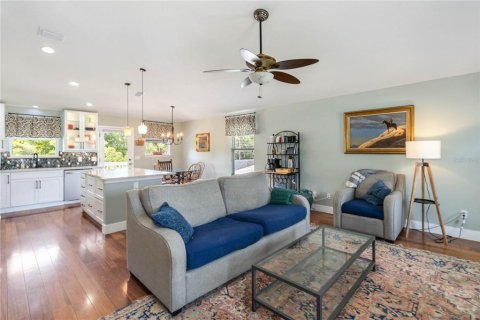 Villa ou maison à vendre à New Smyrna Beach, Floride: 3 chambres, 201.97 m2 № 1783492 - photo 5