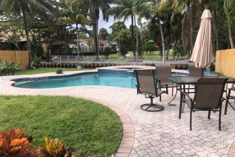 Villa ou maison à vendre à Fort Lauderdale, Floride: 3 chambres № 2417429 - photo 3