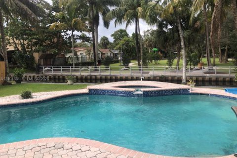 Villa ou maison à vendre à Fort Lauderdale, Floride: 3 chambres № 2417429 - photo 6