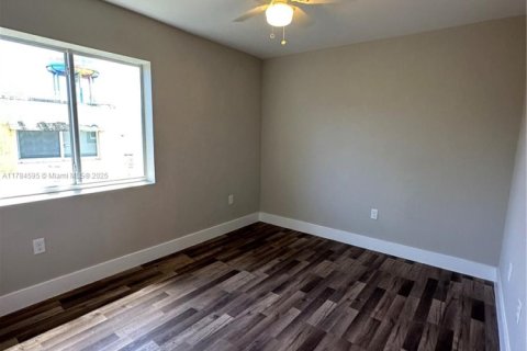 Купить коммерческую недвижимость в Форт-Лодердейл, Флорида 118.64м2, № 1958783 - фото 10